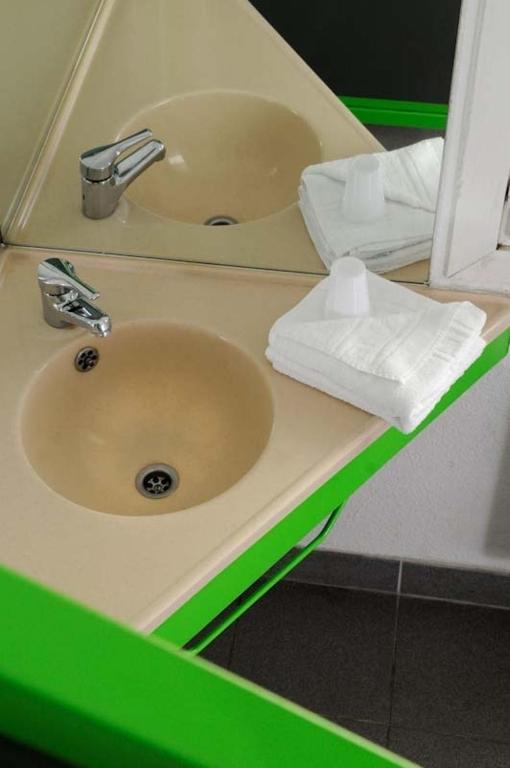 Lemon Hotel - Mery Sur Oise/Cergy Ruang foto